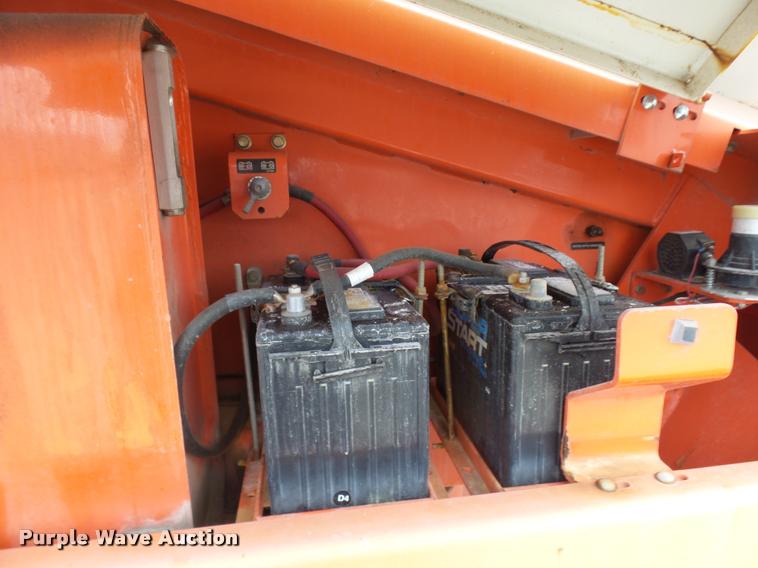 image for item AV9761 2006 Snorkel TB60 boom lift