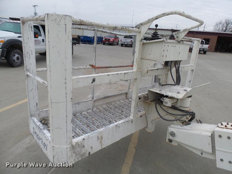 image for item AV9761 2006 Snorkel TB60 boom lift