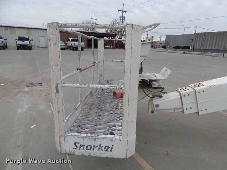 image for item AV9761 2006 Snorkel TB60 boom lift