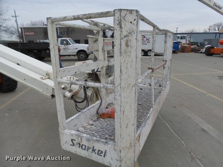 image for item AV9761 2006 Snorkel TB60 boom lift