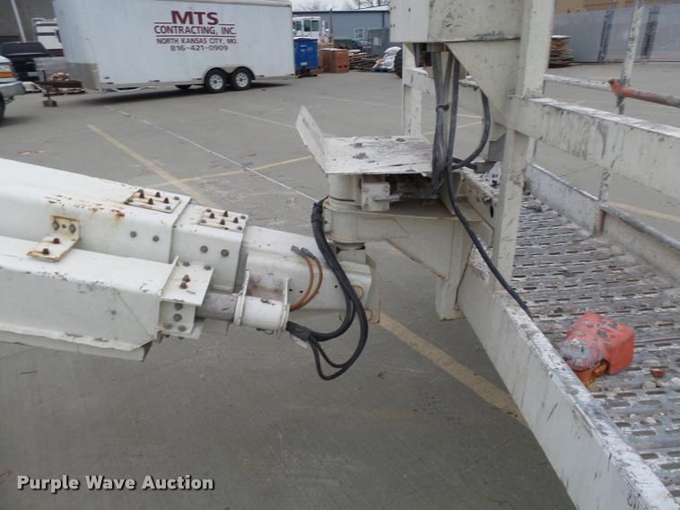 image for item AV9761 2006 Snorkel TB60 boom lift