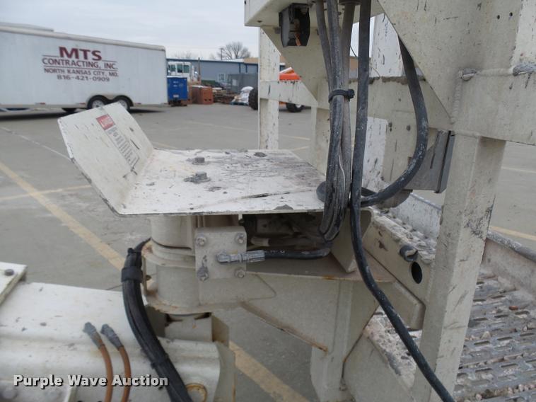 image for item AV9761 2006 Snorkel TB60 boom lift