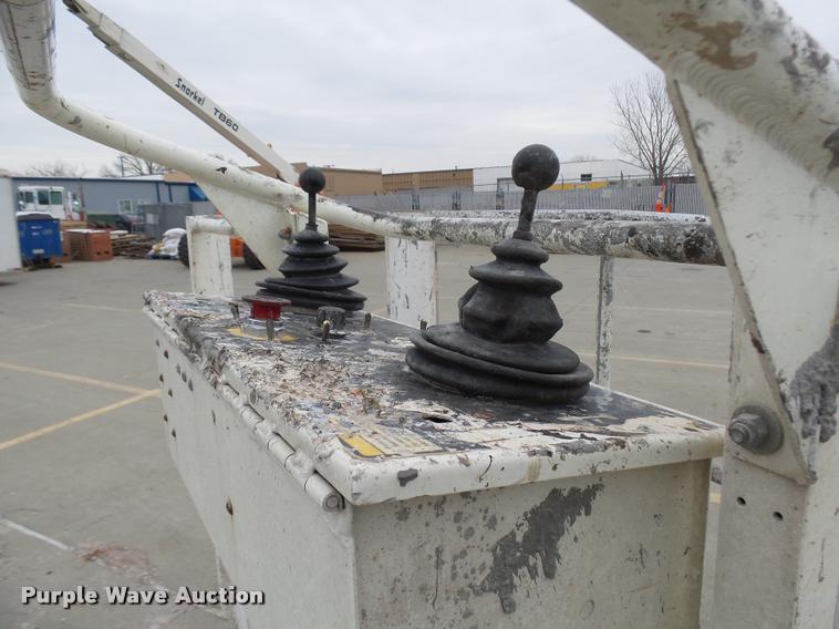 image for item AV9761 2006 Snorkel TB60 boom lift