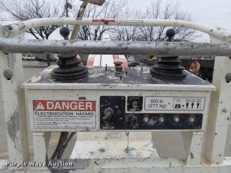 image for item AV9761 2006 Snorkel TB60 boom lift