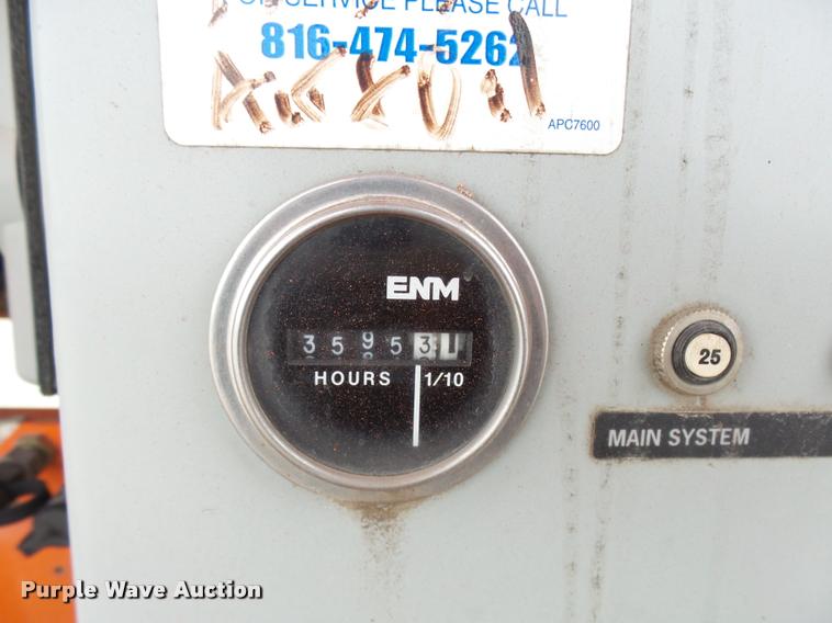 image for item AV9763 2006 Snorkel TB60 boom lift