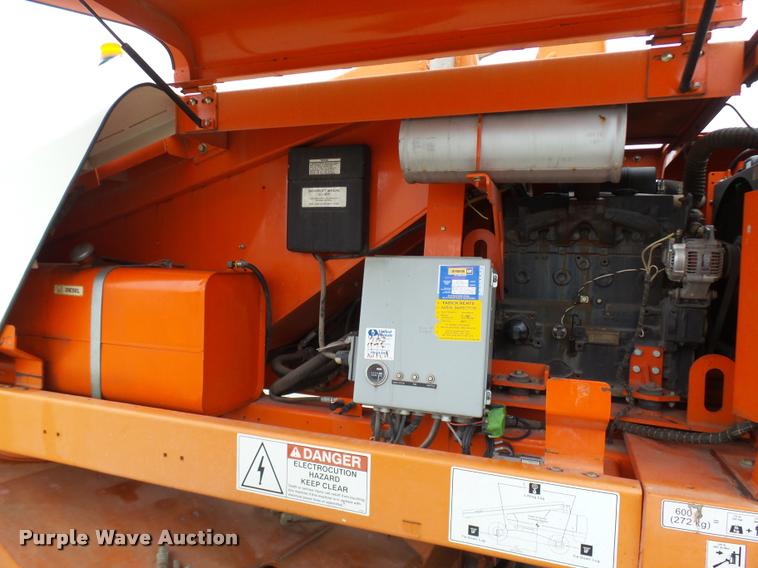 image for item AV9763 2006 Snorkel TB60 boom lift