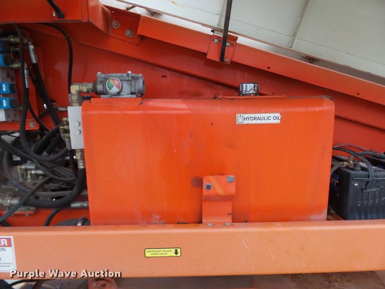 image for item AV9763 2006 Snorkel TB60 boom lift
