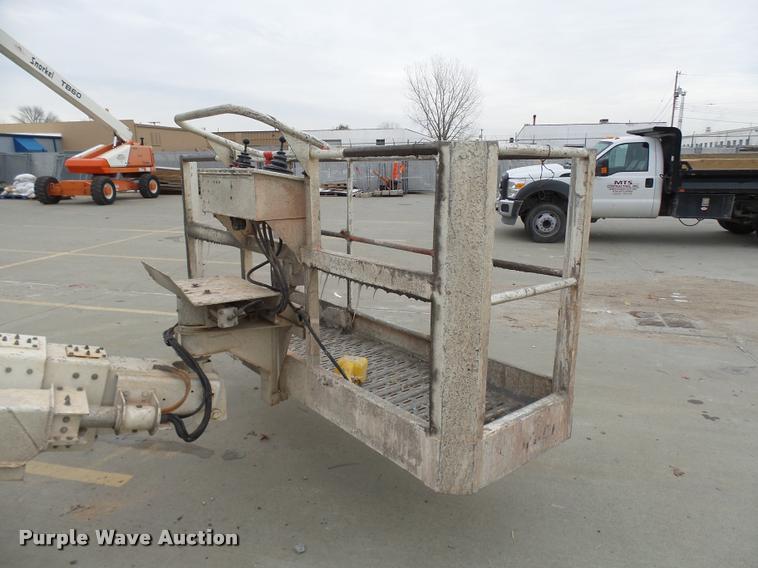 image for item AV9763 2006 Snorkel TB60 boom lift