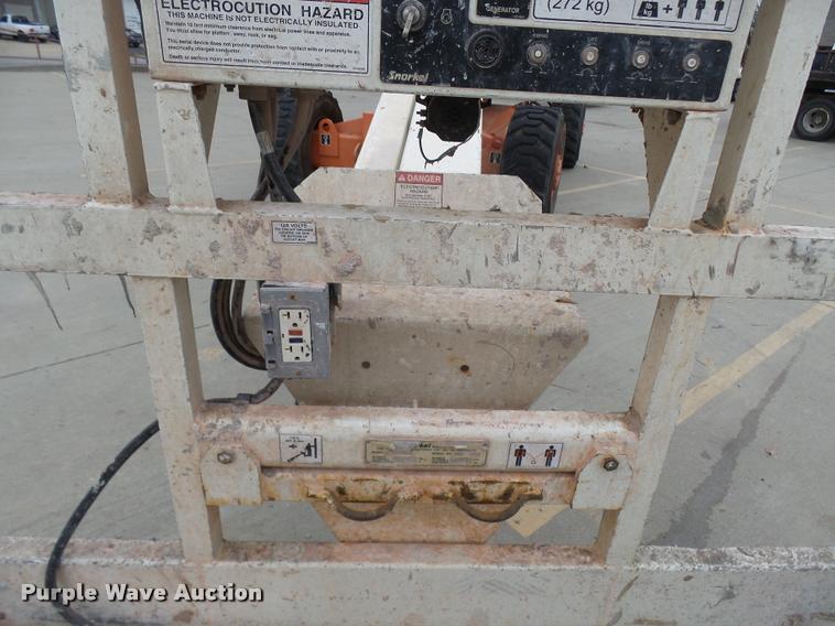 image for item AV9763 2006 Snorkel TB60 boom lift