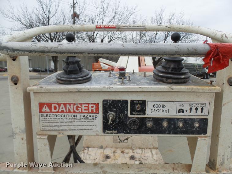 image for item AV9763 2006 Snorkel TB60 boom lift