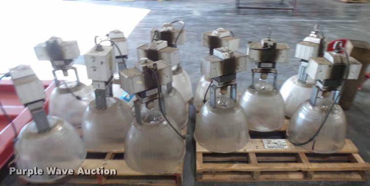 image for item AV9774 (15) high bay lights