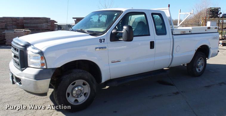 image for item AV9781 2006 Ford F250 Super Duty SuperCab pickup truck