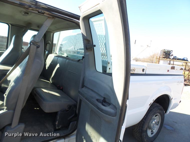 image for item AV9781 2006 Ford F250 Super Duty SuperCab pickup truck