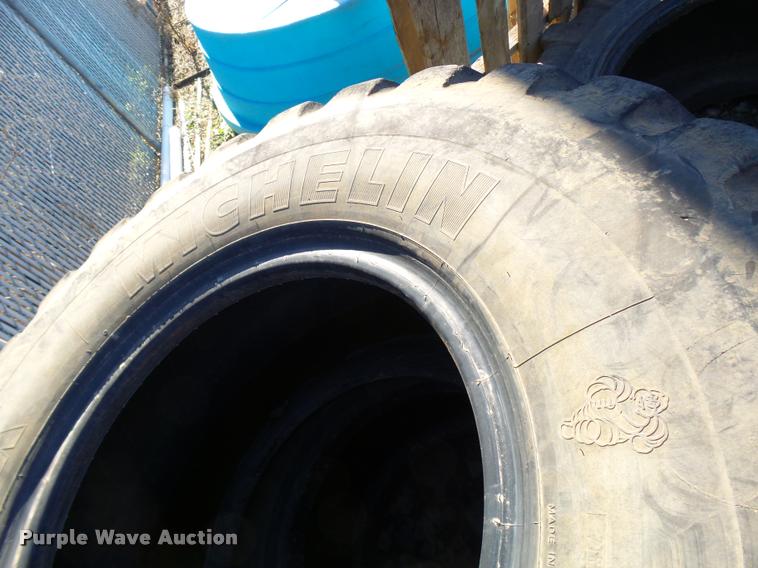 image for item AV9783 (2) 20.5R25 tires
