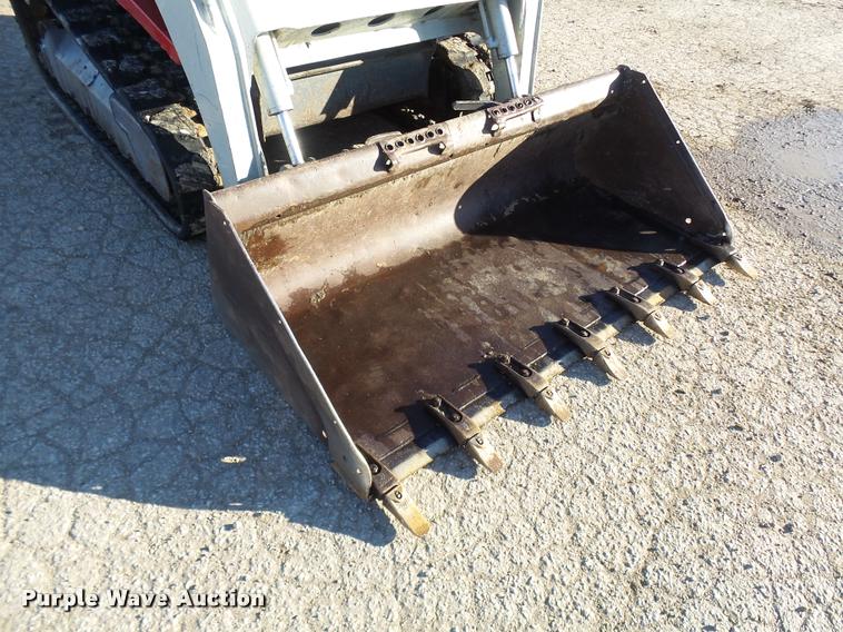 image for item AV9825 2005 Takeuchi TL130 skid steer