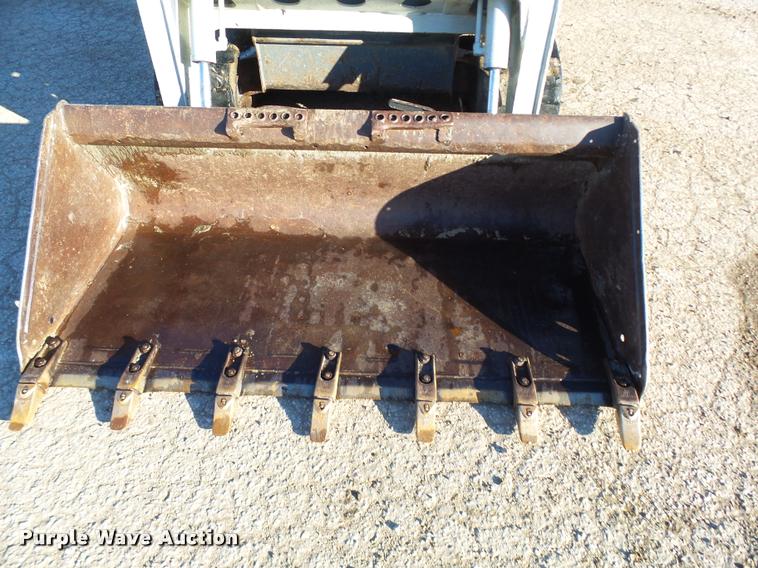 image for item AV9825 2005 Takeuchi TL130 skid steer