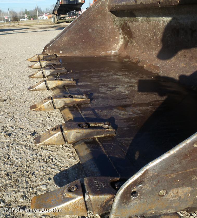 image for item AV9825 2005 Takeuchi TL130 skid steer