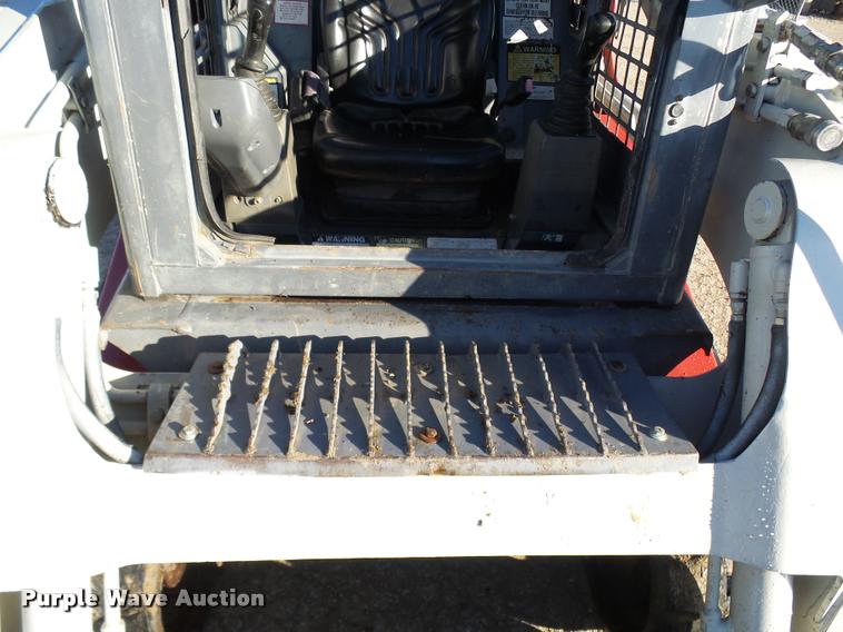 image for item AV9825 2005 Takeuchi TL130 skid steer