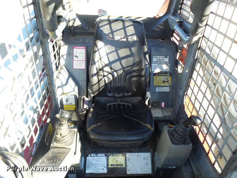 image for item AV9825 2005 Takeuchi TL130 skid steer