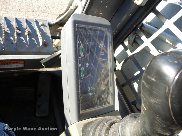 image for item AV9825 2005 Takeuchi TL130 skid steer