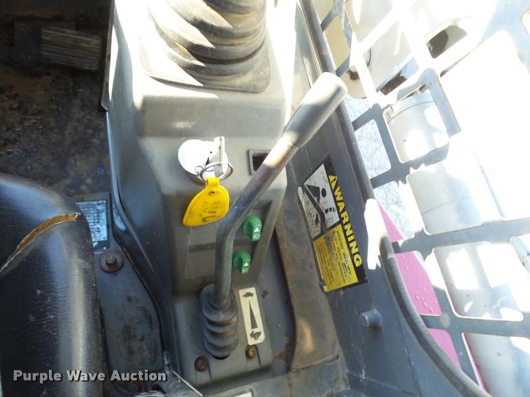 image for item AV9825 2005 Takeuchi TL130 skid steer