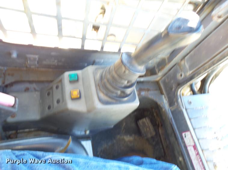 image for item AV9825 2005 Takeuchi TL130 skid steer