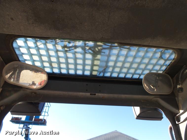 image for item AV9825 2005 Takeuchi TL130 skid steer