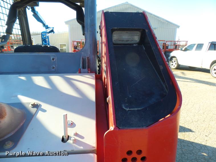 image for item AV9825 2005 Takeuchi TL130 skid steer