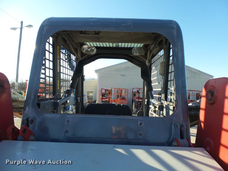 image for item AV9825 2005 Takeuchi TL130 skid steer