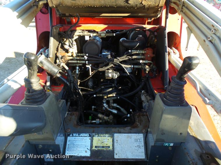 image for item AV9825 2005 Takeuchi TL130 skid steer