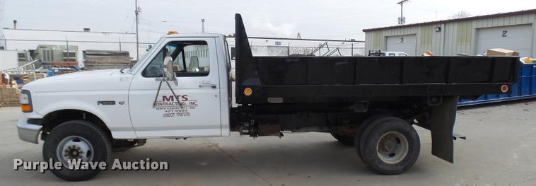 image for item AV9826 1996 Ford F450 Super Duty dump flatbed truck