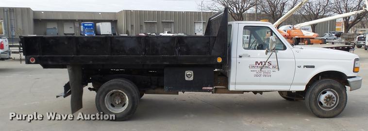 image for item AV9826 1996 Ford F450 Super Duty dump flatbed truck