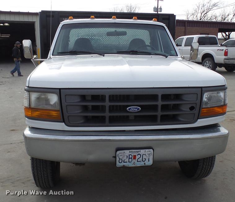 image for item AV9826 1996 Ford F450 Super Duty dump flatbed truck