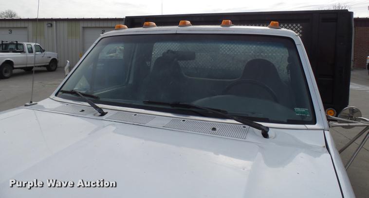 image for item AV9826 1996 Ford F450 Super Duty dump flatbed truck