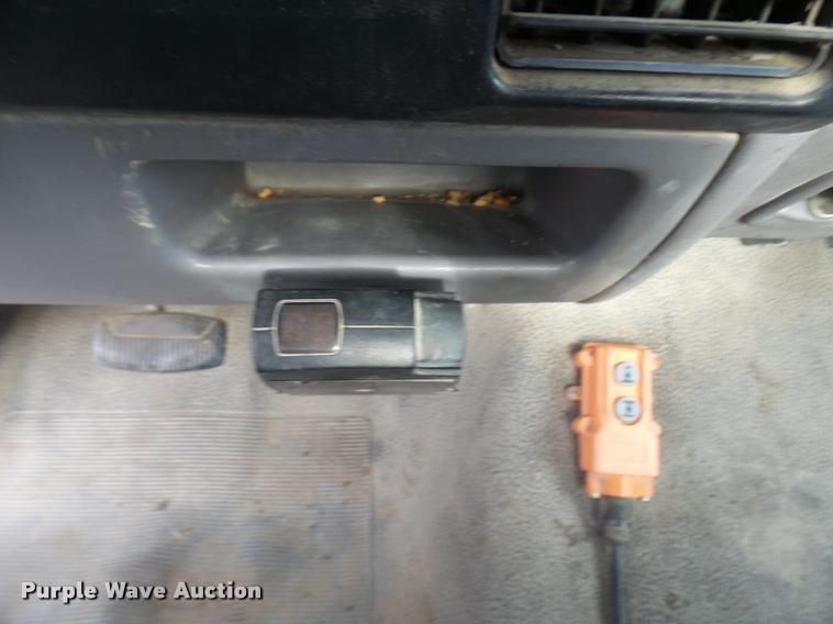 image for item AV9826 1996 Ford F450 Super Duty dump flatbed truck