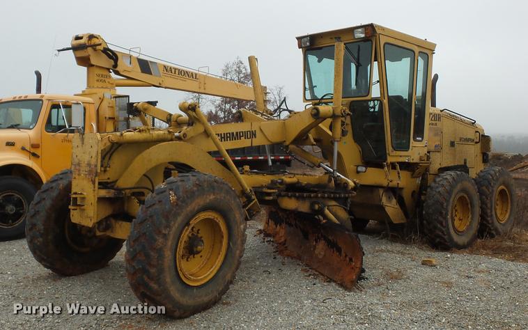 image for item BG9526 Champion 720H Series III motor grader