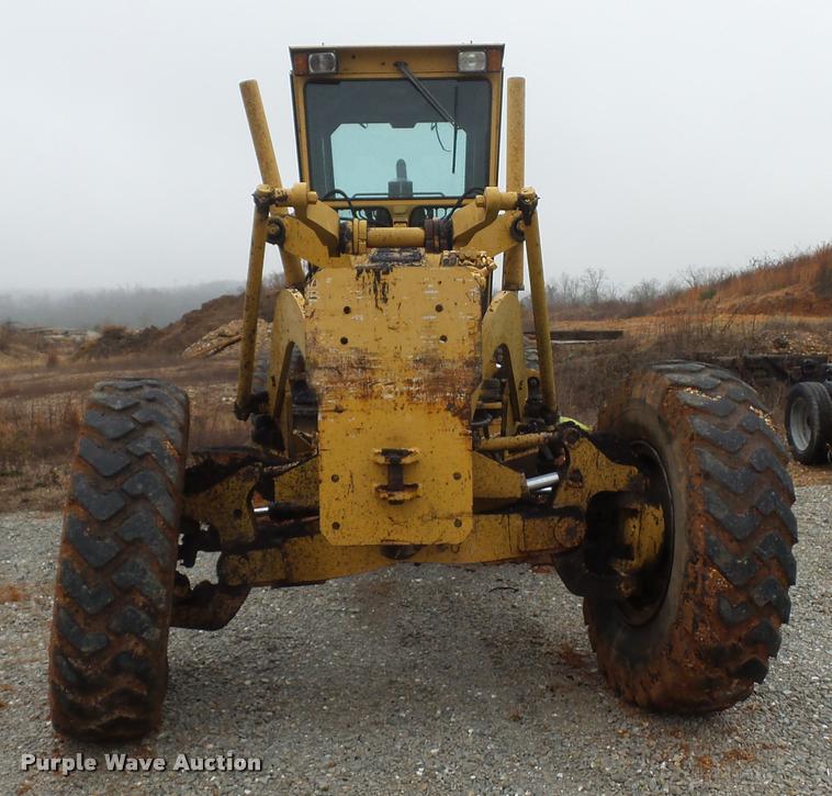image for item BG9526 Champion 720H Series III motor grader