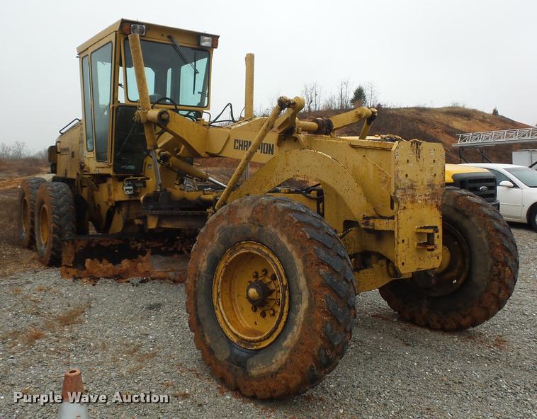 image for item BG9526 Champion 720H Series III motor grader