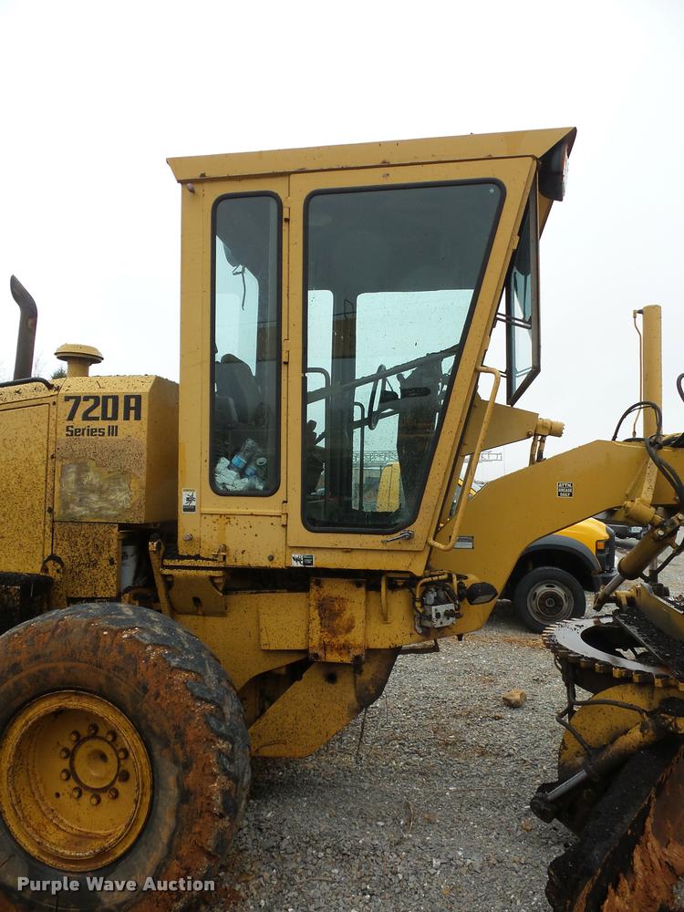 image for item BG9526 Champion 720H Series III motor grader