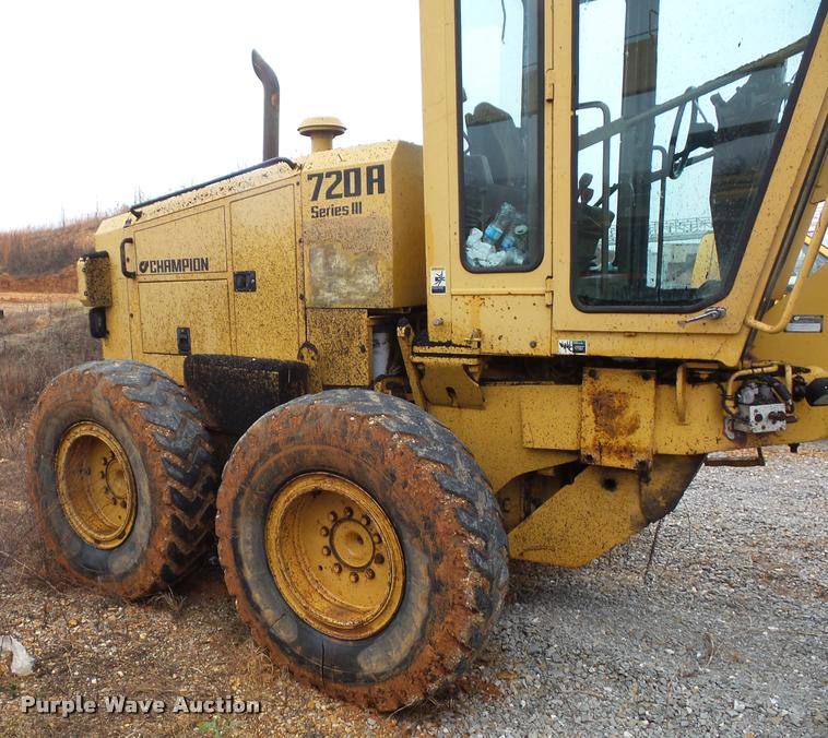 image for item BG9526 Champion 720H Series III motor grader