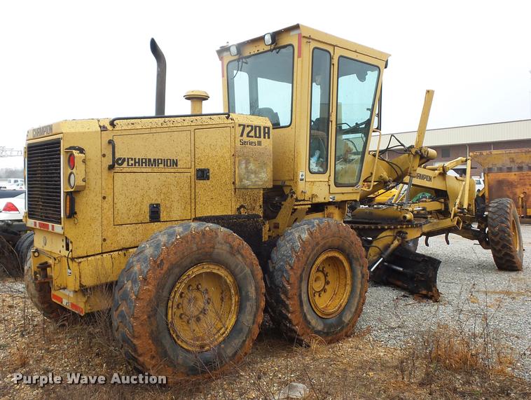 image for item BG9526 Champion 720H Series III motor grader