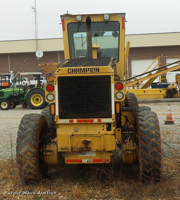 image for item BG9526 Champion 720H Series III motor grader