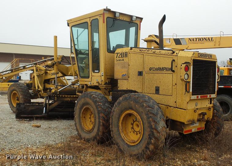 image for item BG9526 Champion 720H Series III motor grader