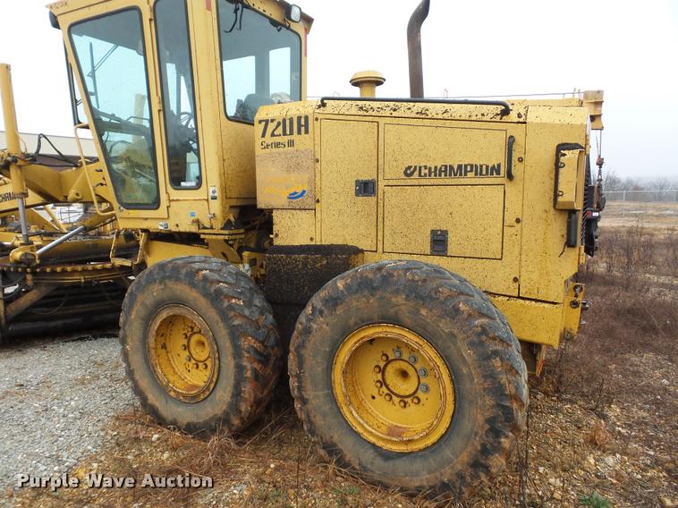 image for item BG9526 Champion 720H Series III motor grader