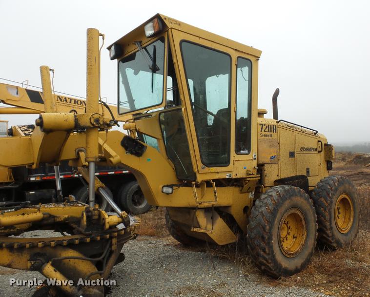 image for item BG9526 Champion 720H Series III motor grader