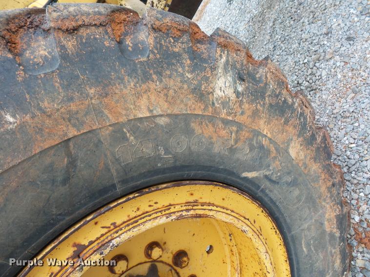 image for item BG9526 Champion 720H Series III motor grader