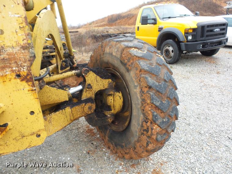 image for item BG9526 Champion 720H Series III motor grader