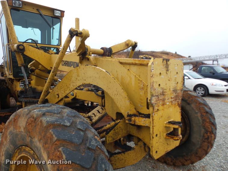 image for item BG9526 Champion 720H Series III motor grader
