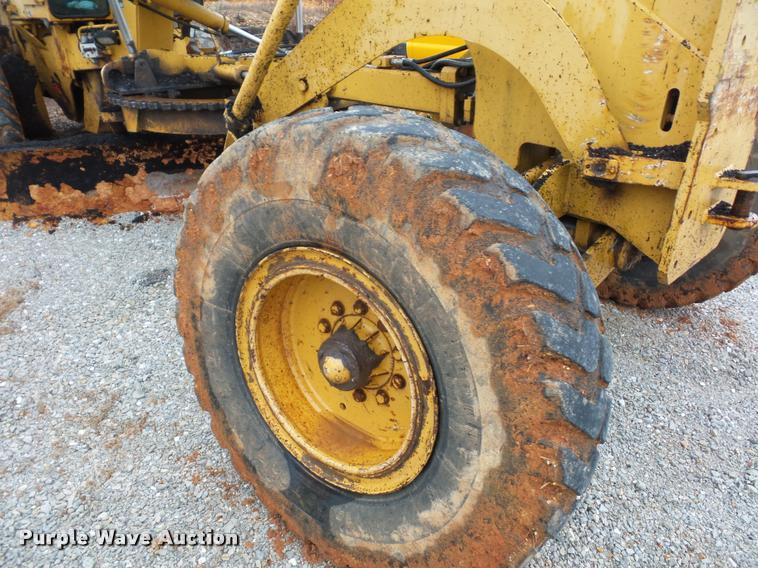 image for item BG9526 Champion 720H Series III motor grader