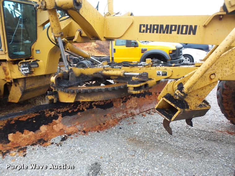 image for item BG9526 Champion 720H Series III motor grader